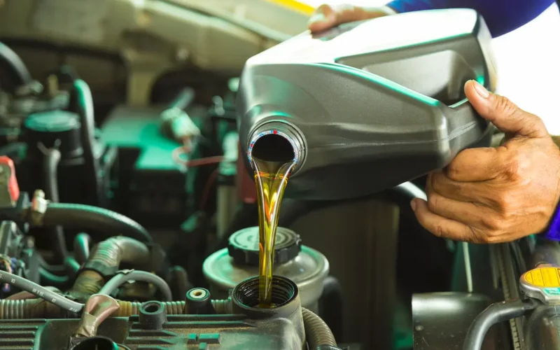 10 Minyak Enjin Terbaik di Malaysia: Petronas, Shell, Castrol, Mobil 1 β Bandingan Harga, Spec & Pilihan Bijak