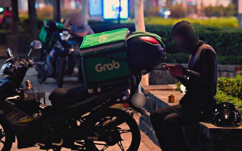 Rider Kongsi Double Order Bukan Lagi “Lubuk Duit” — Upah Penghantaran Jatuh dari RM4.50 ke RM3